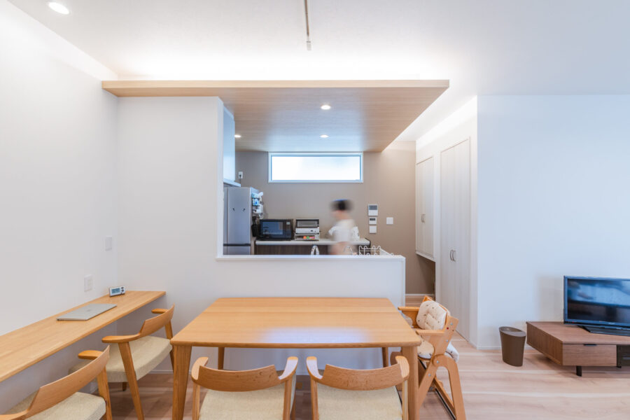泉南市の分譲地で建てた、家事と子育てがラ...